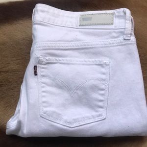 Levi’s • White Slight Curve Skinny • Size 10/30